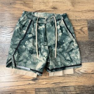 Lululemon Surge 6” lined running shorts Small